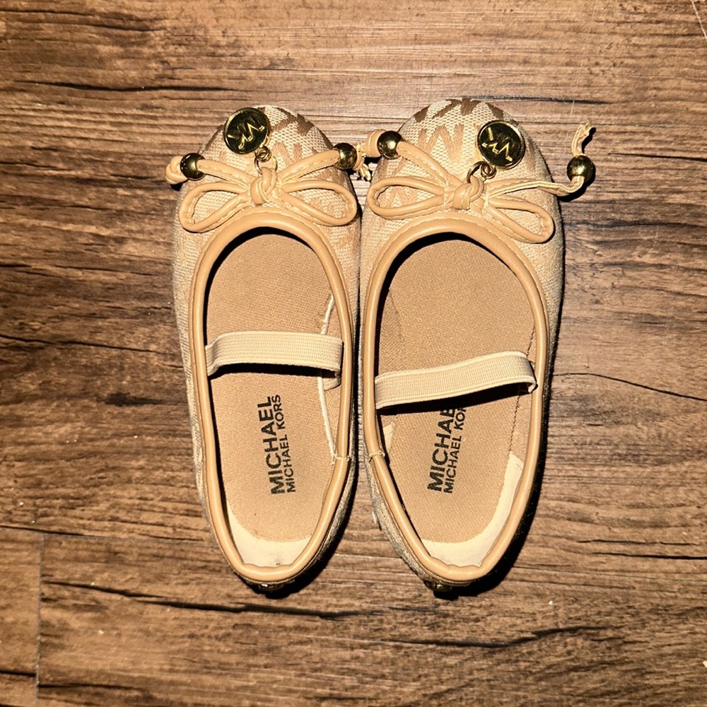 NWOT Michael KORS Baby Toddler Girl size 6 Slip on Dress Shoes